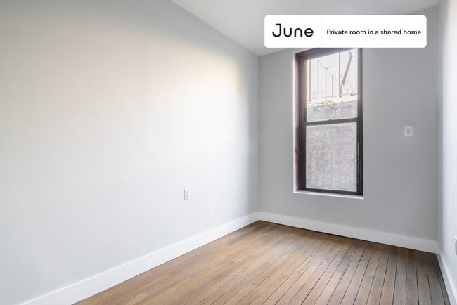 Building Photo - Private bedroom in 4 bed/2 bath Home