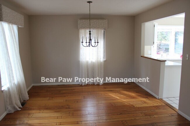 Foto del edificio - A lot of Bang for the Buck with this Home ...