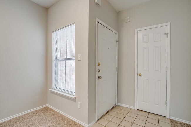 Foto del edificio - Nice 2 Bed, 2 Bath Second Story Condo Overlooking the Pool- 76107