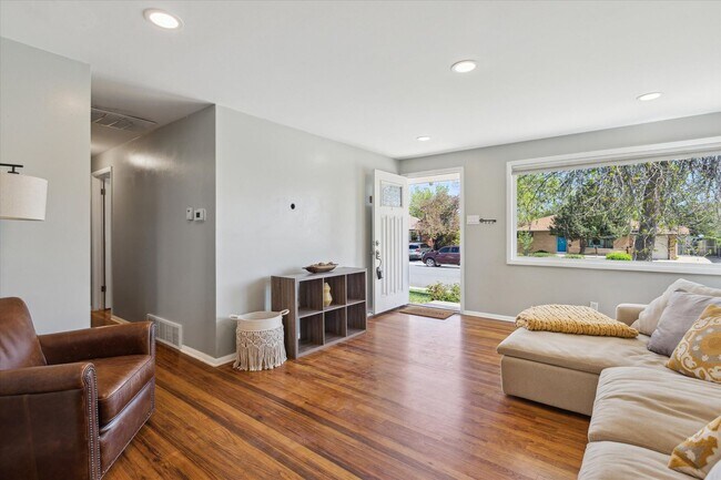 Building Photo - Move-In Ready Ranch with Modern Upgrades and Outdoor Space!
