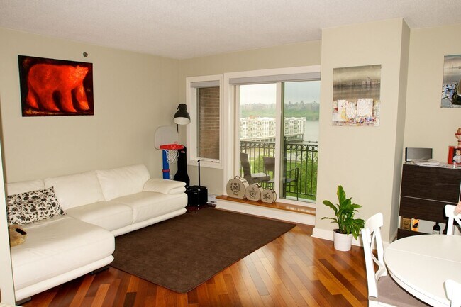 Foto del edificio - 6215 City Pl