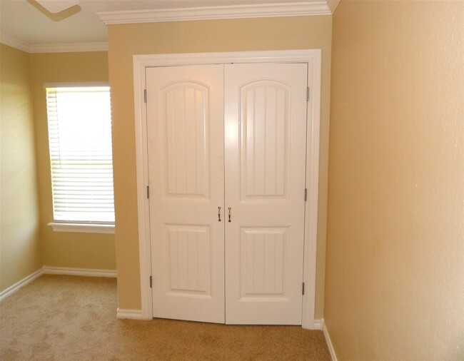 Building Photo - 4435 NW Wolfcreek Blvd