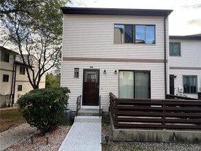 Building Photo - 475 Country Club Ln