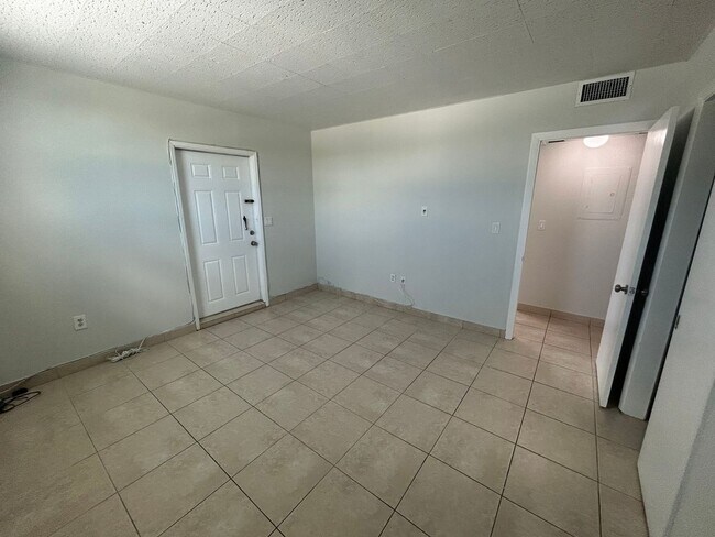 Foto del edificio - 2036 NE 18th St