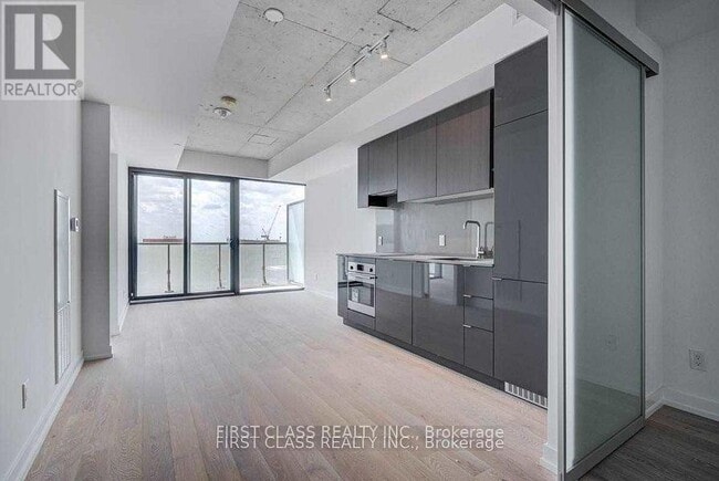 Building Photo - 161-4161 Roehampton Ave