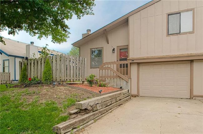 Building Photo - 9009 E 85th Terrace