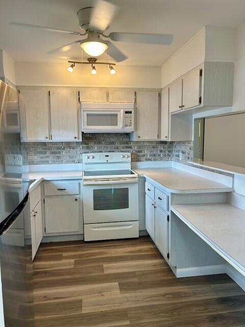 Building Photo - 2950 SE Ocean Blvd