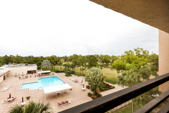 Building Photo - 4640 Lucerne Lakes Blvd W