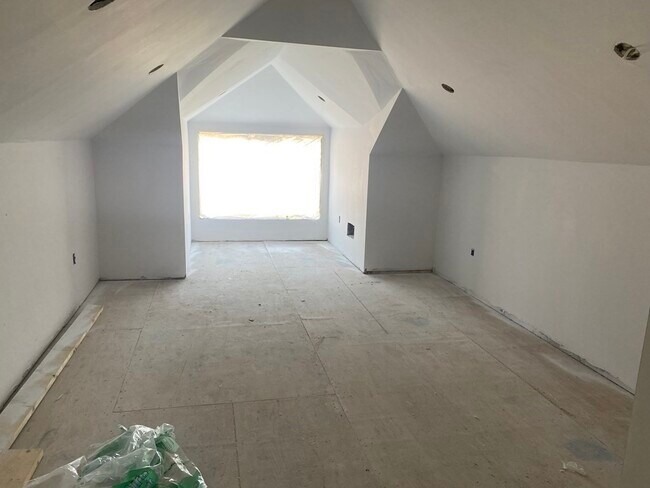 Building Photo - 26 Stockwell St
