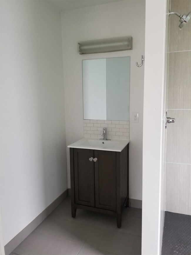 Foto del edificio - 815 Brookwood Pl