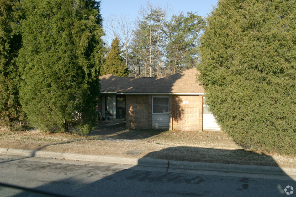 Building Photo - Hickory Trails Apartments