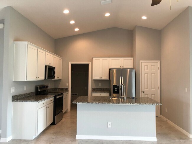 Building Photo - Welcome Home To This 4-Bedroom, 2-Bath, 3-...