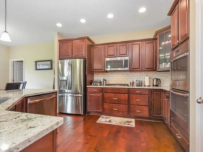 Foto del edificio - Beautiful 5bed home in apple valley! Dont miss this one!