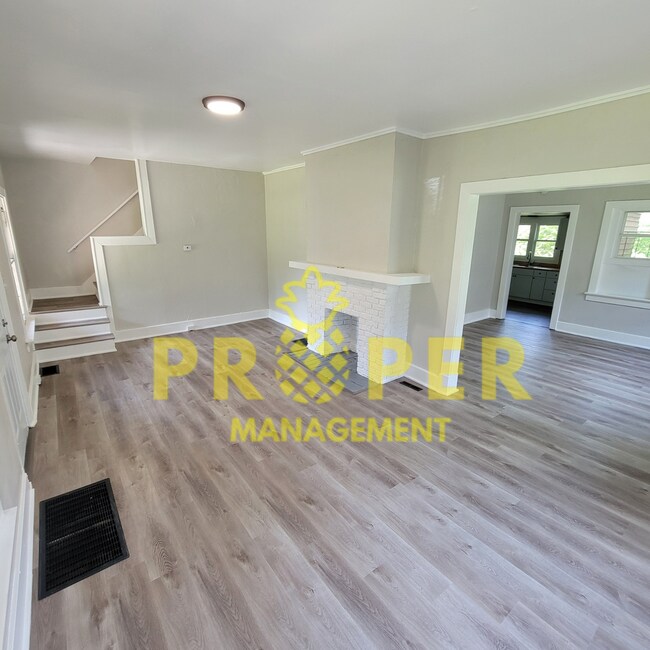 Building Photo - Large 4 bed home with Basement washer and ...