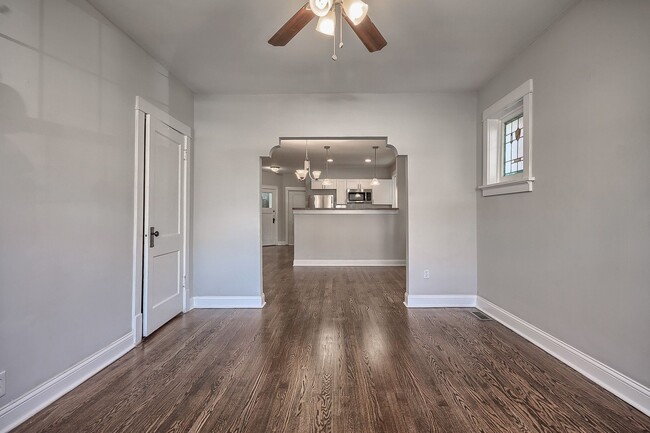 Foto del edificio - Old School Charmer With Modern Provisions 1BR