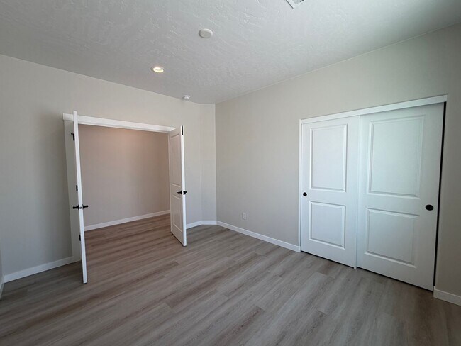 Foto del edificio - New Construction Townhome w/EV Charging, Solar Panels & Supreme Energy Efficiency!