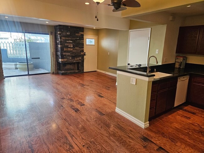 Building Photo - 2519 Chandler Ave