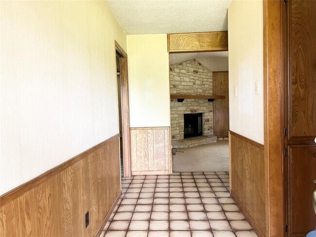 Building Photo - 4001 Lone Oak Trail
