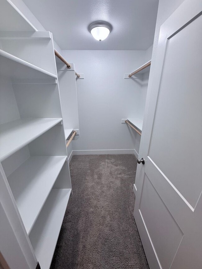 Building Photo - 3 Bedroom 2 Bathroom in Mill City, OR.