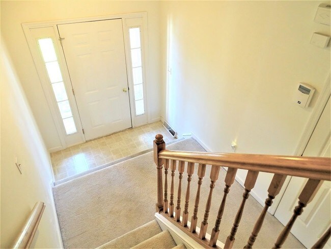 Building Photo - 6470 Lincoln Ct