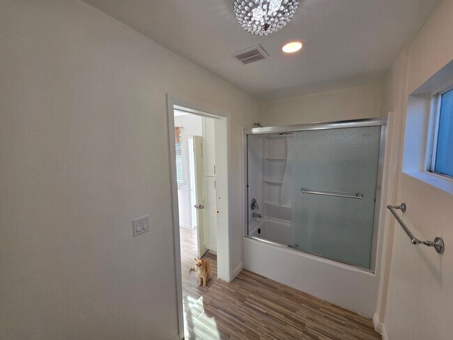 Building Photo - 524 W Greenwood Ave