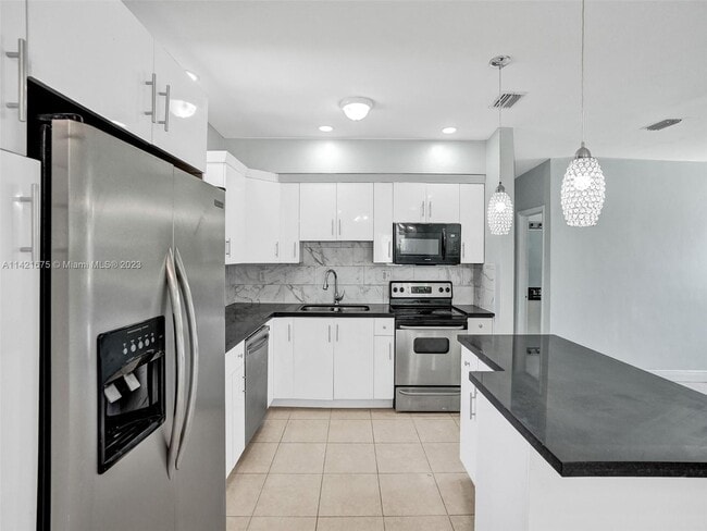 Building Photo - 3431 Jackson Blvd