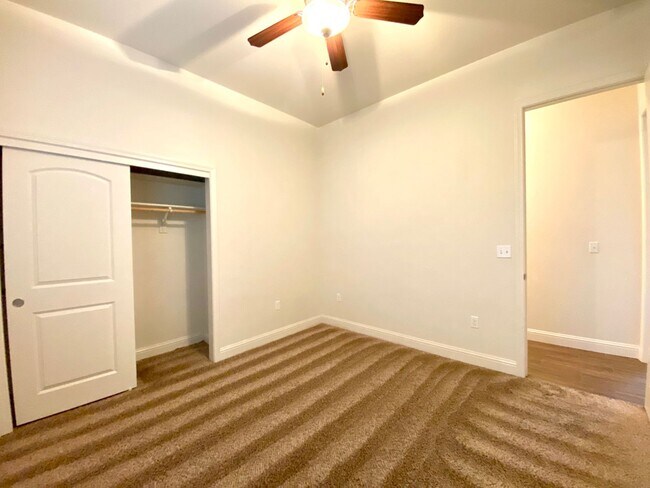 Building Photo - $2,100 Beautiful 2 Bed 2 Bath Home In The ...