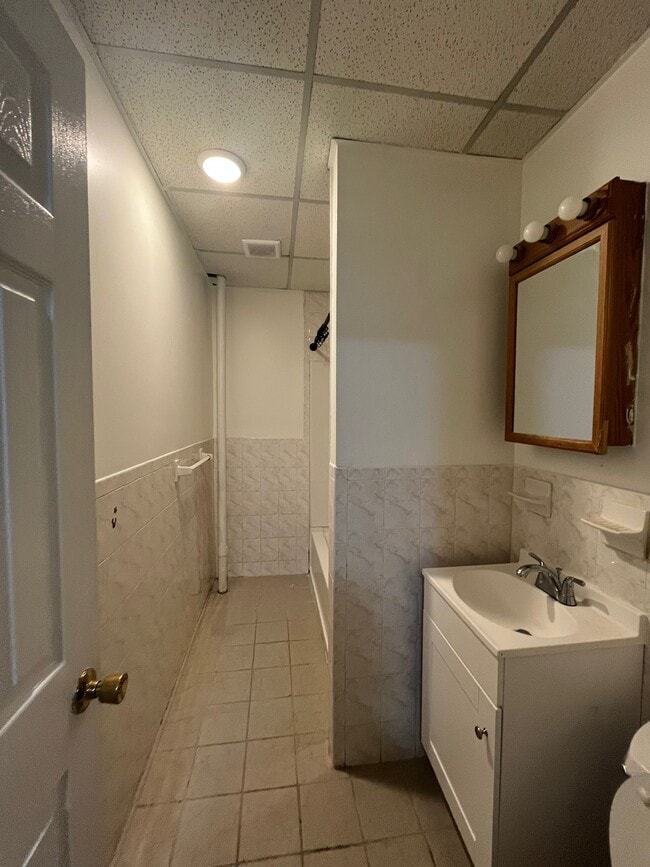 Building Photo - 179 W 48th St