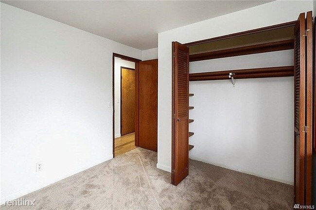 Building Photo - 3 br, 2.5 bath House - 213 Morey Avenue