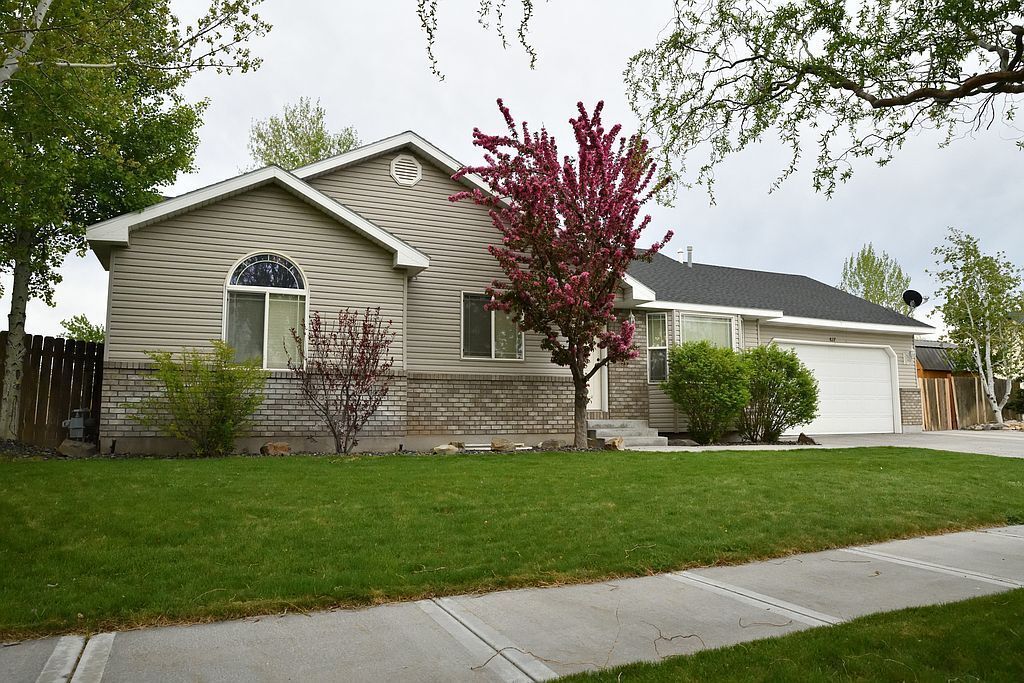 827 Ensign Dr, Ammon, ID 83406 House for Rent in Ammon, ID