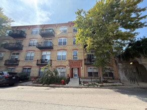 Building Photo - 1740 N Maplewood Ave