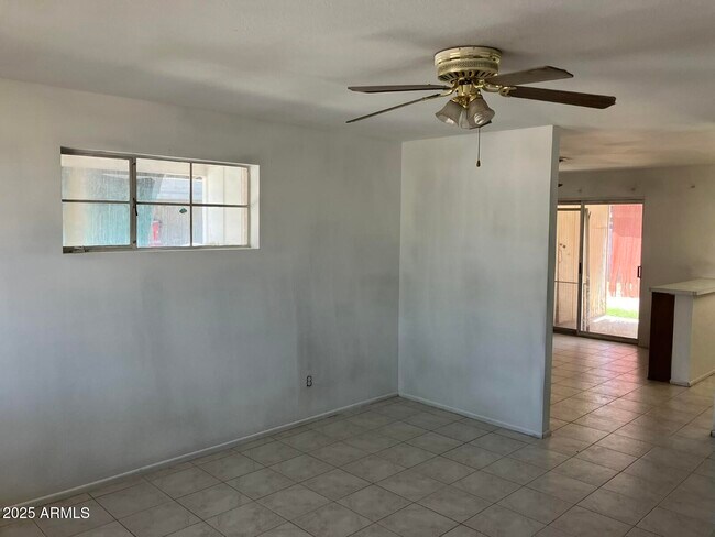 Foto del edificio - 3419 W Glenn Dr