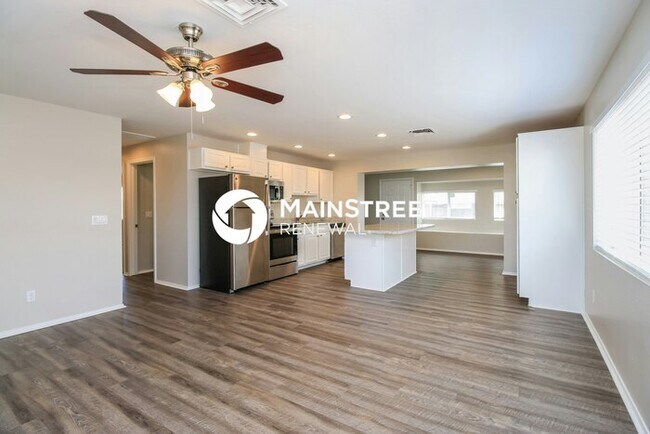 Building Photo - 3 Bedroom Pet-Friendly Home in Mesa, AZ with Main Street Renewal