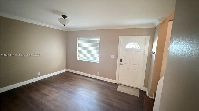 Foto del edificio - 6667 Miller Dr