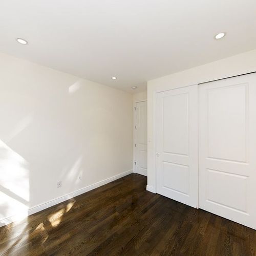 Foto del edificio - 6136 Linden St