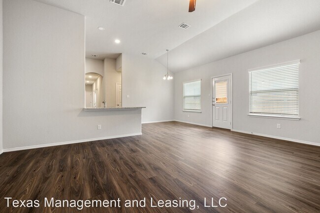 Building Photo - 3 br, 2 bath Townhome - 5510 Rio Canyon -2