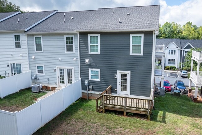 Building Photo - 2410 Winthrop Dr