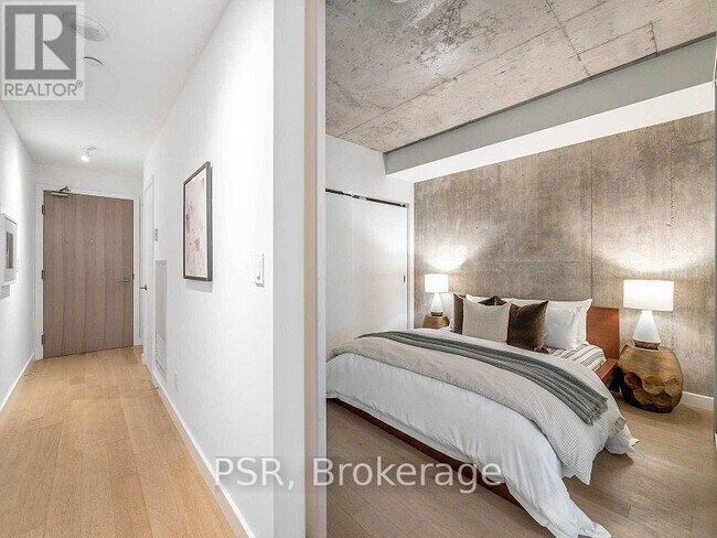 Building Photo - 111 Bathurst St