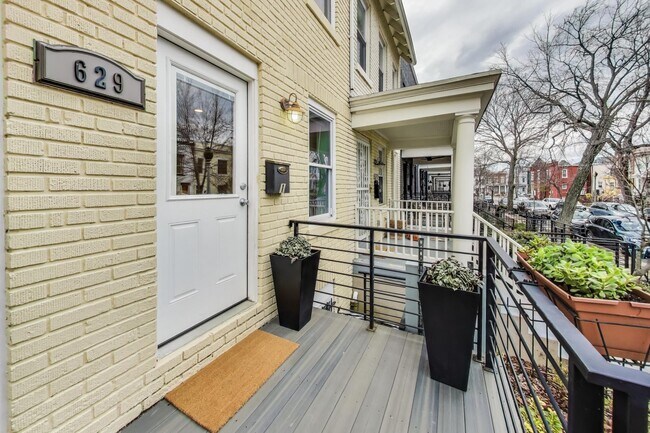 Foto del edificio - 629 Morton Pl NE