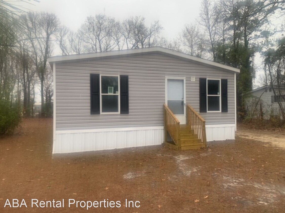 Primary Photo - 3 br, 2 bath House - 460 Lake Drive
