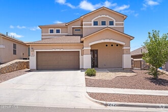 Building Photo - 212 S Manzanita Dr