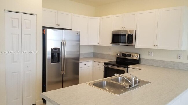 Foto del edificio - 3355 W 106th Terrace