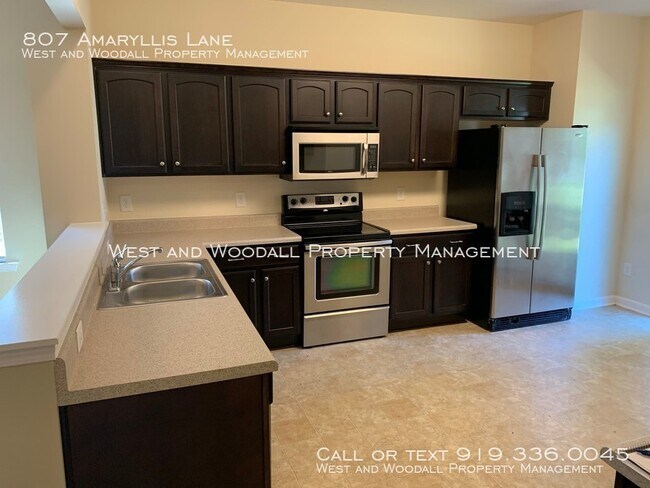 Foto del edificio - 807 Amaryllis Ln