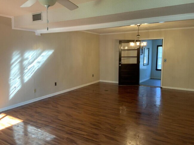 Building Photo - 9 Bluestone Ct