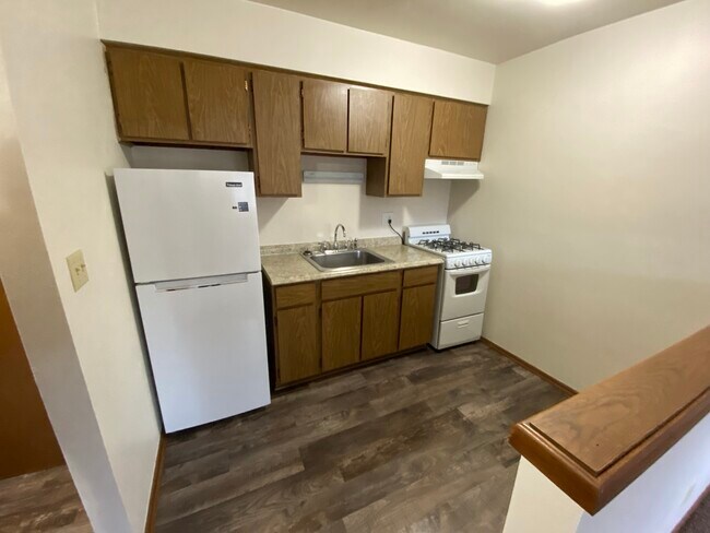 Kitchen - 8111 W Lincoln Ave