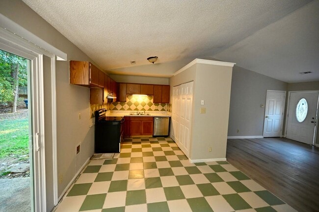 Building Photo - For Rent: Beautiful 3-Bedroom Home in Durh...