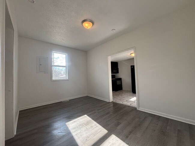 Foto del edificio - Super cute clean 2 bedroom 1 bath home ava...