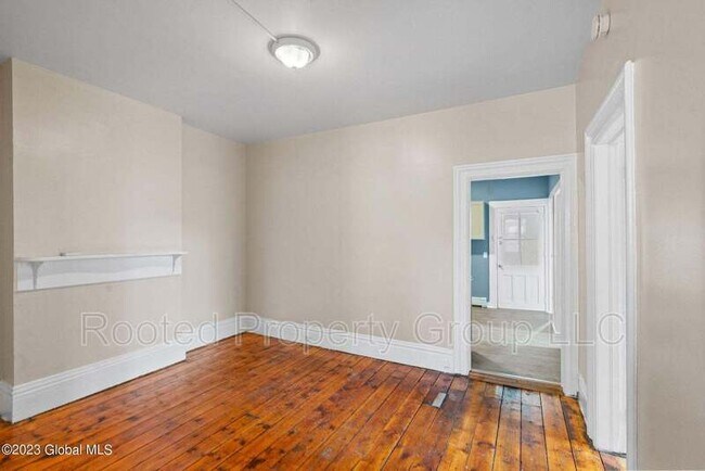Building Photo - 217 9th St