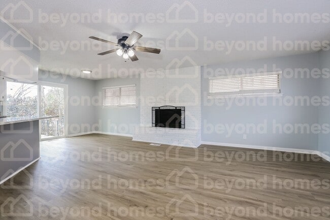 Building Photo - Beautifully renovated home with 3 bedroom ...