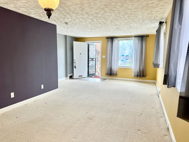 Foto del edificio - Charming 3-bedroom, 1.5-bathroom! Pets Wel...